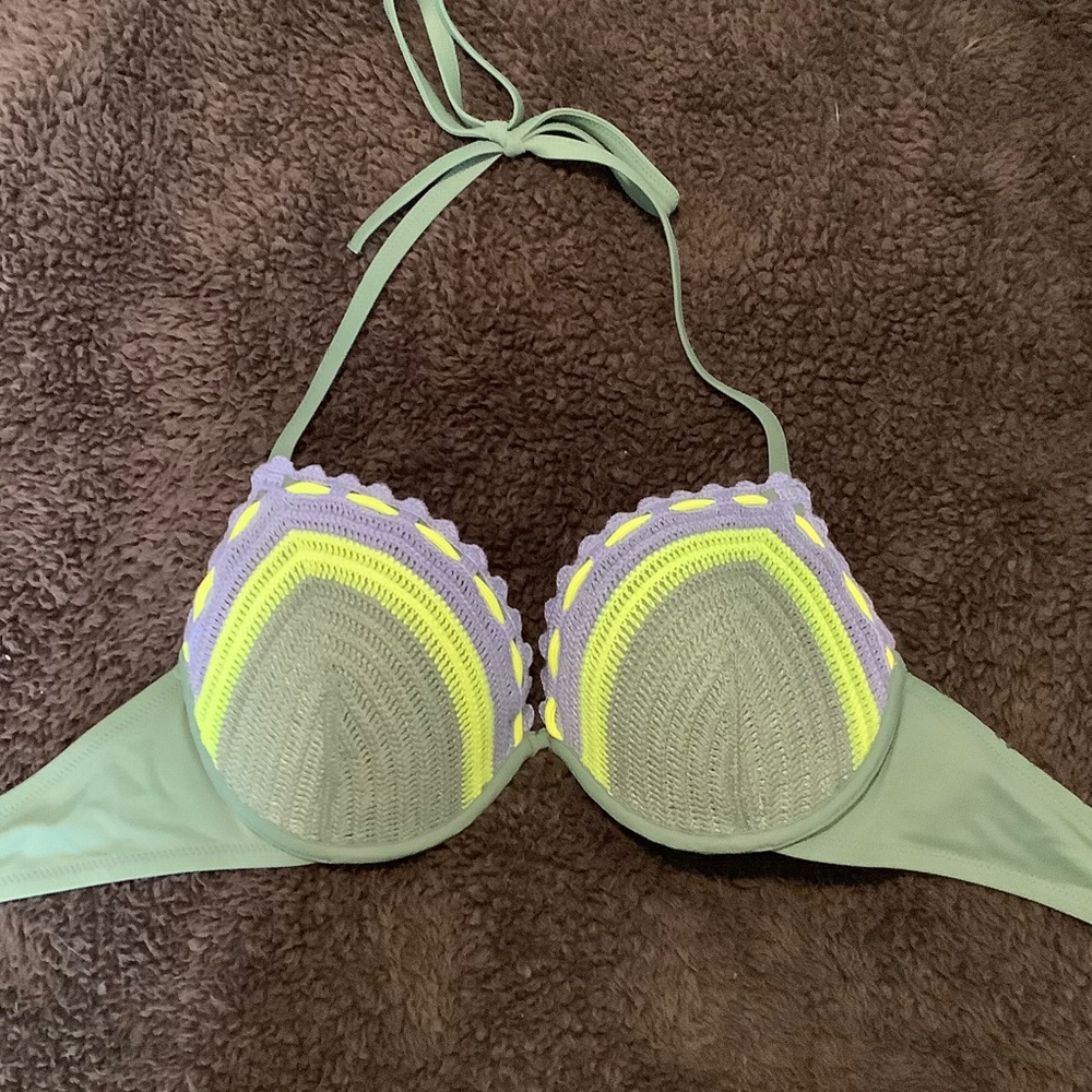 NWOT bathing suit top